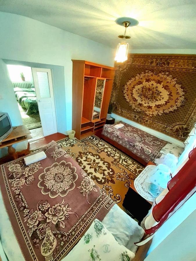 Guesthouse Kishimzhan Talas ภายนอก รูปภาพ